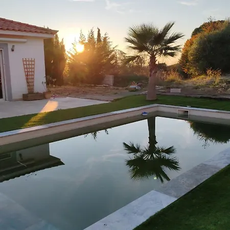 Les Cigales Pour 8 Personnes Max Avec Piscine Et A 20 Min De La *