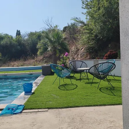 Les Cigales Pour 8 Personnes Max Avec Piscine Et A 20 Min De La *