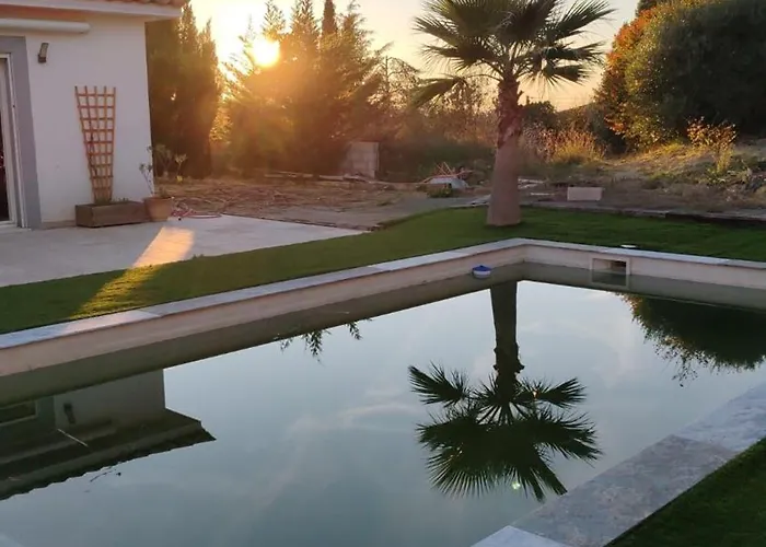 Les Cigales Pour 8 Personnes Max Avec Piscine Et A 20 Min De La *