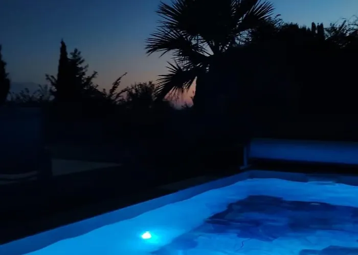 Les Cigales Pour 8 Personnes Max Avec Piscine Et A 20 Min De La Вилла Nissan-lez-Enserune