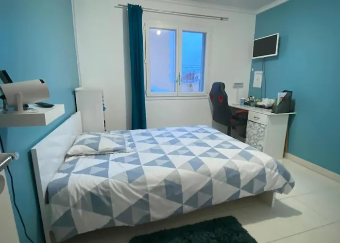 Les Cigales Pour 8 Personnes Max Avec Piscine Et A 20 Min De La Вилла