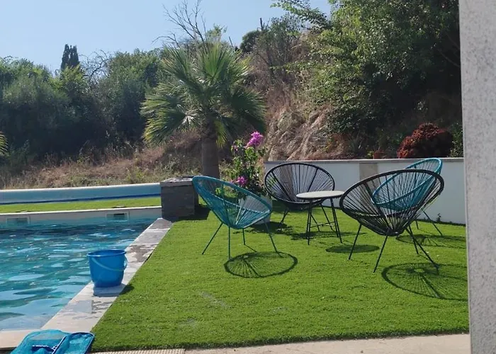 Les Cigales Pour 8 Personnes Max Avec Piscine Et A 20 Min De La *